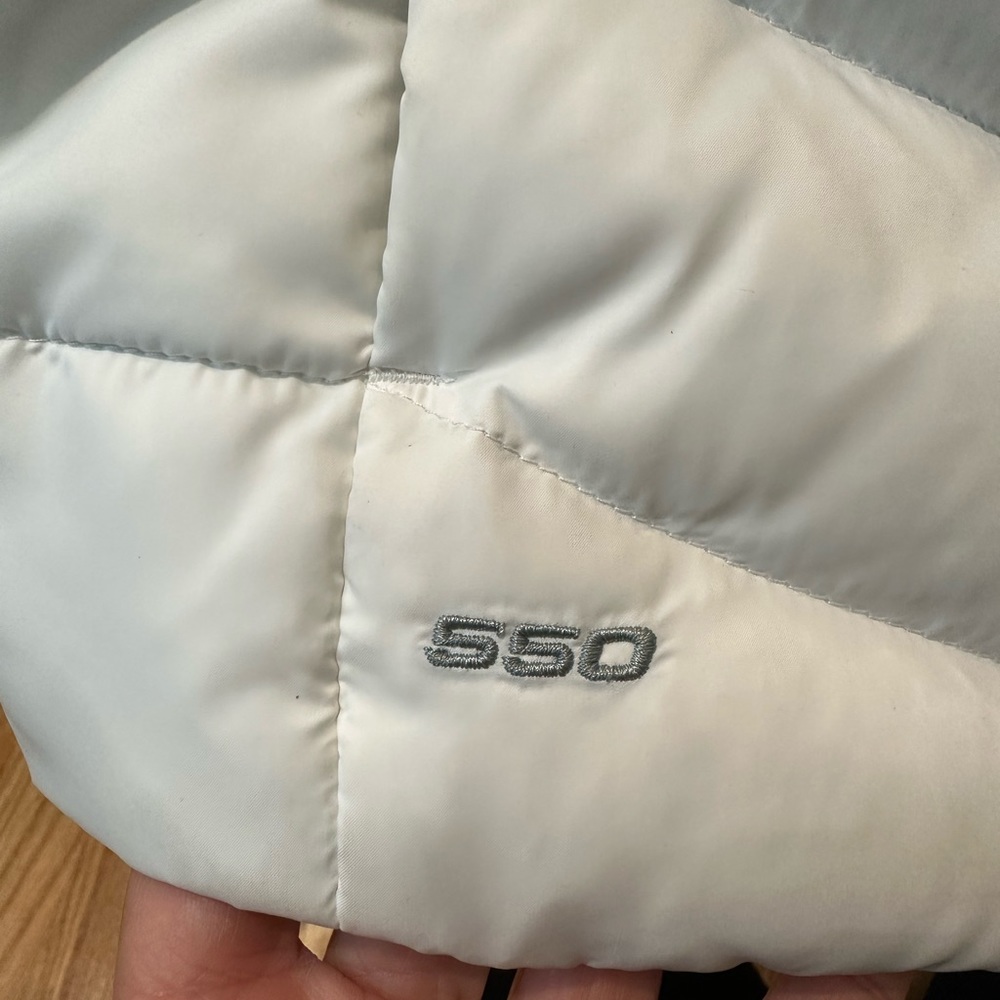 SOLD DONT BUY Like new north face 550 puffer vest - Picture 8 of 10